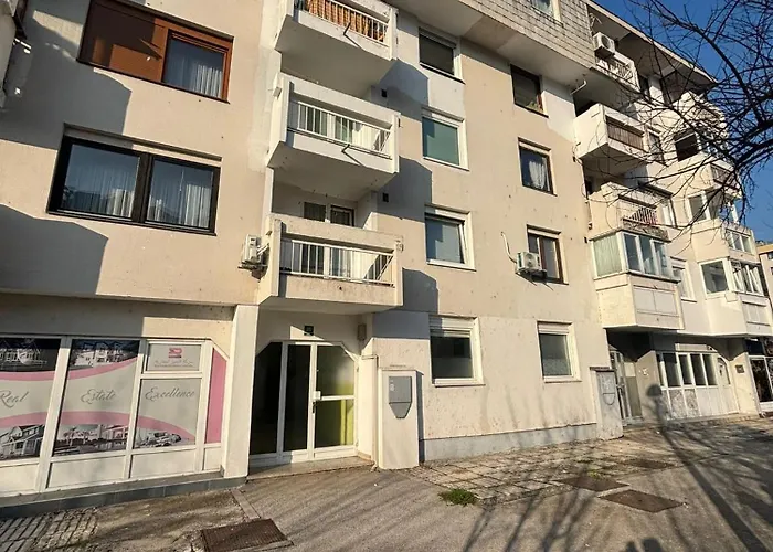 Stan Ildza Luzani דירה *